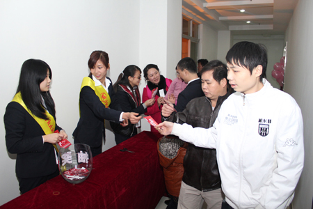 九游体育2013年元旦晚会温馨举办
