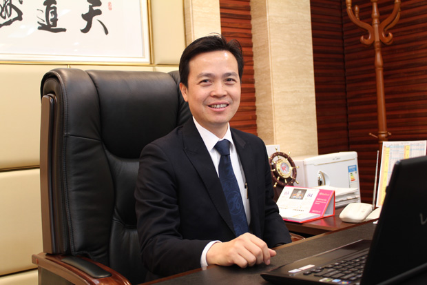 2013新春贺词：九游体育董事长陈鸿填《荣光与责任》
